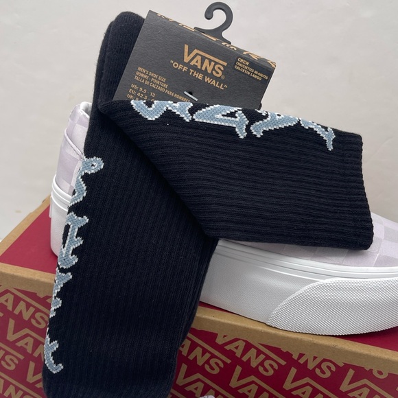 Vans Road Stop Crew Socks (1 pair)

Style VN000NCHBLK - Picture 15 of 16